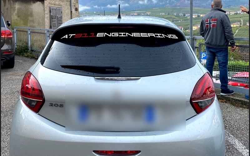 Adesivo parabrezza AT911 Engineering - esempio 1