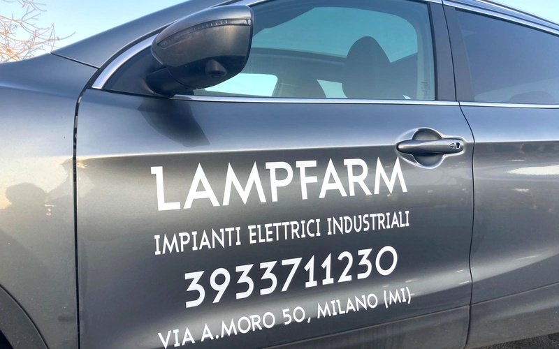 Scritte adesive per auto aziendale - esempio 4